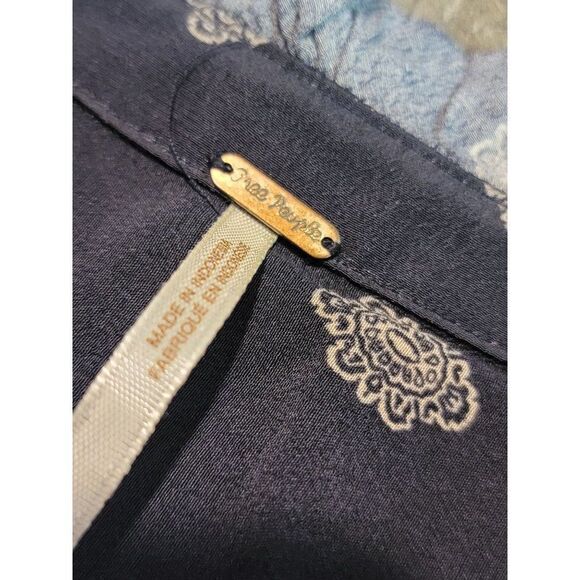 Free People women's blue red patterned button-up long-sleeve shirt - Picture 4 of 5